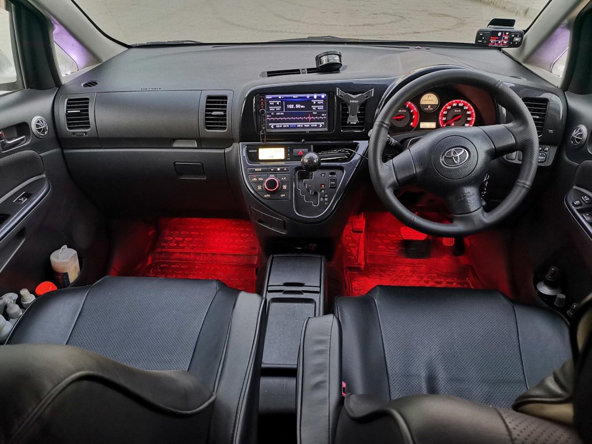 Toyota Wish 2003 салон