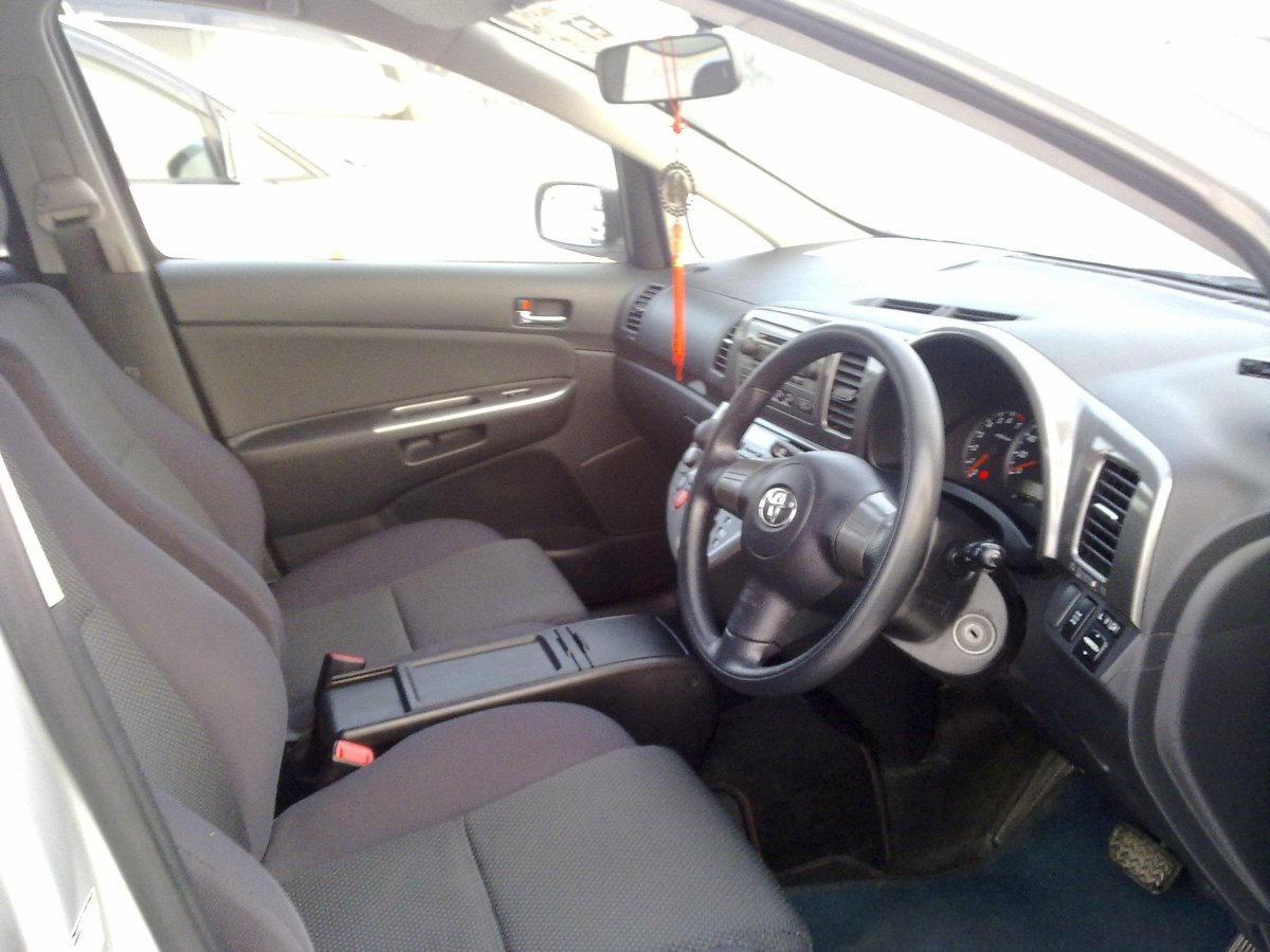 Тойота Виш 2004 салон