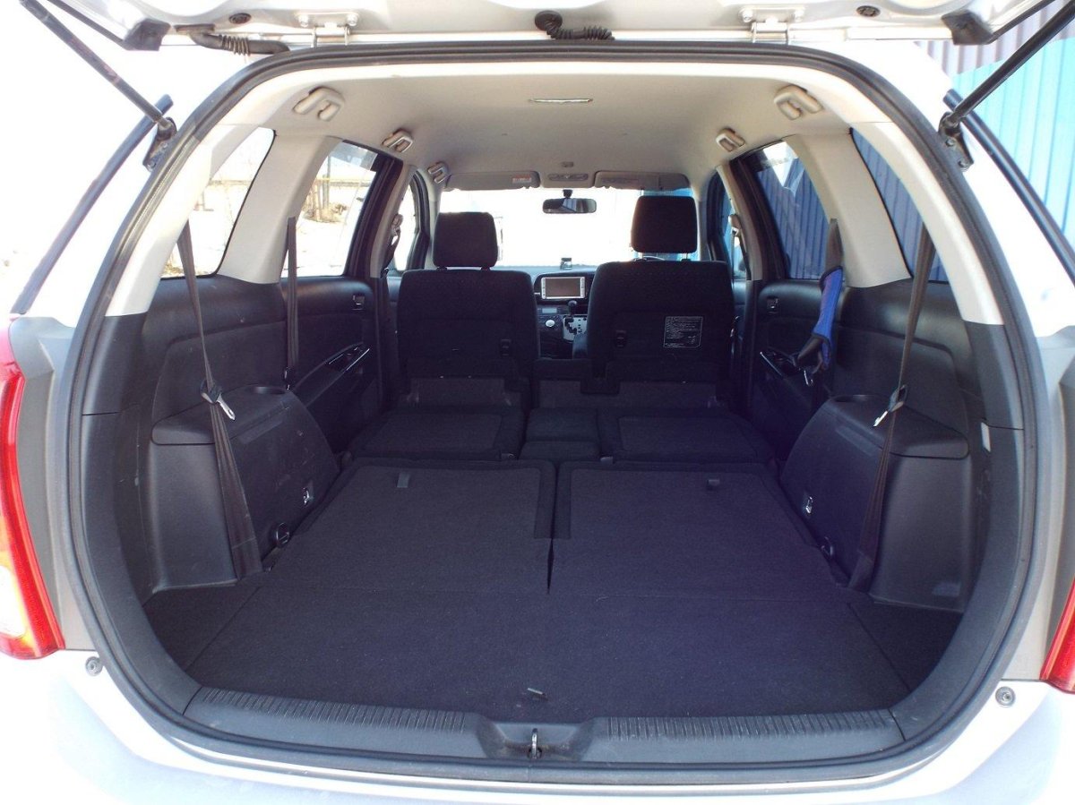 Toyota Wish 2005 багажник