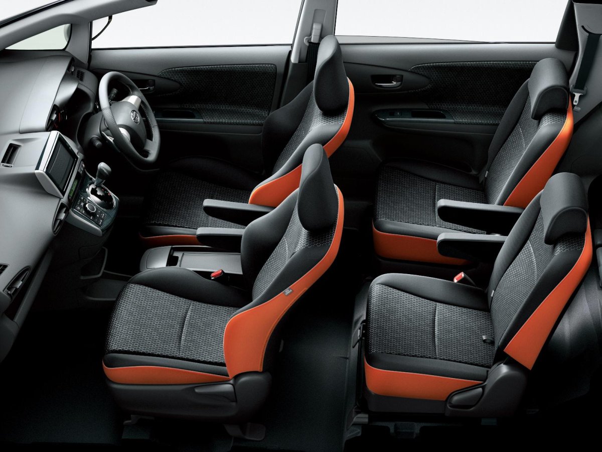Toyota Wish 2015 салон