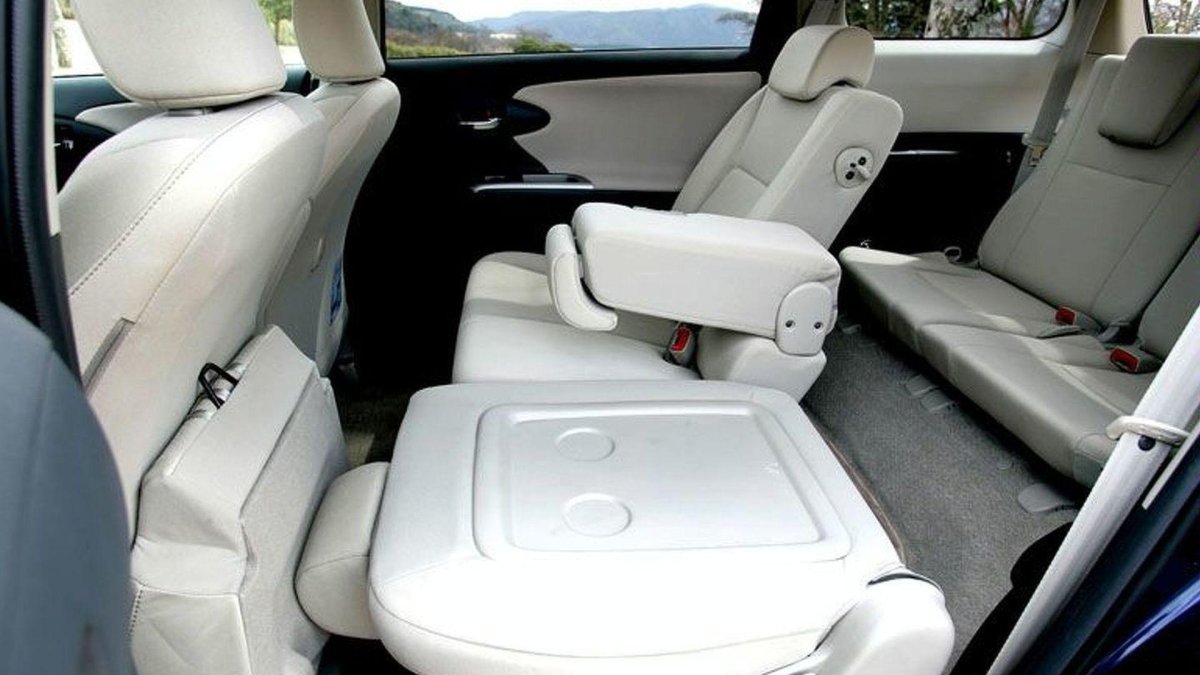 Toyota Wish 2010 салон