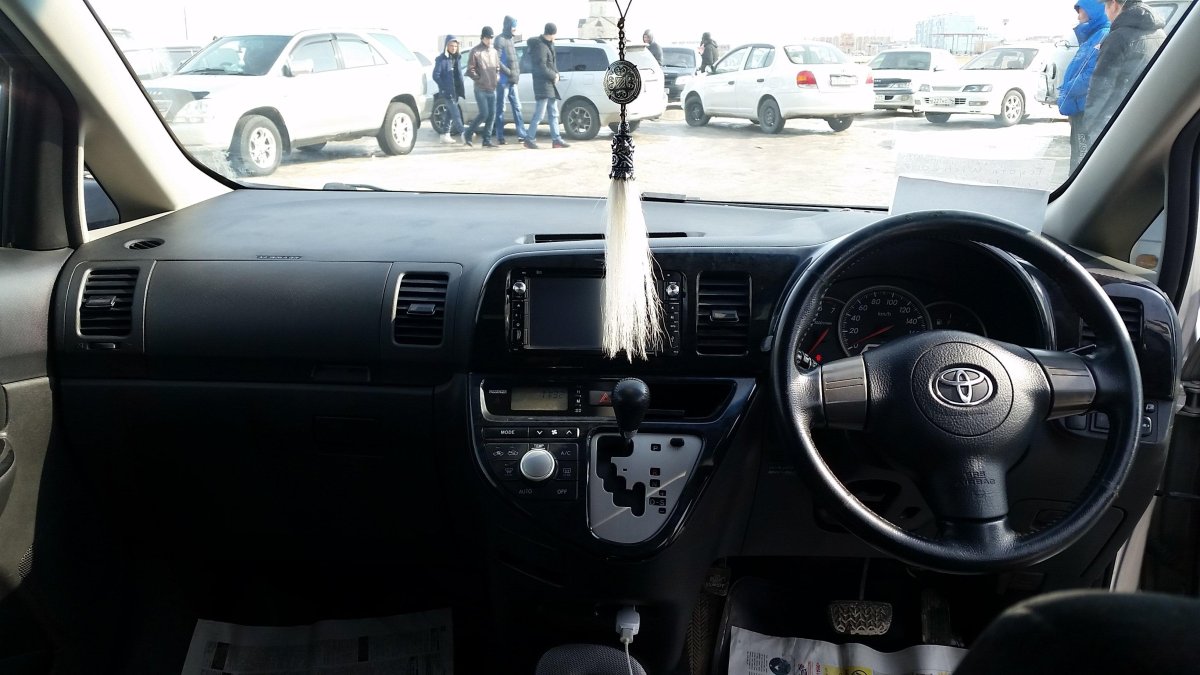 Тойота Виш 2007