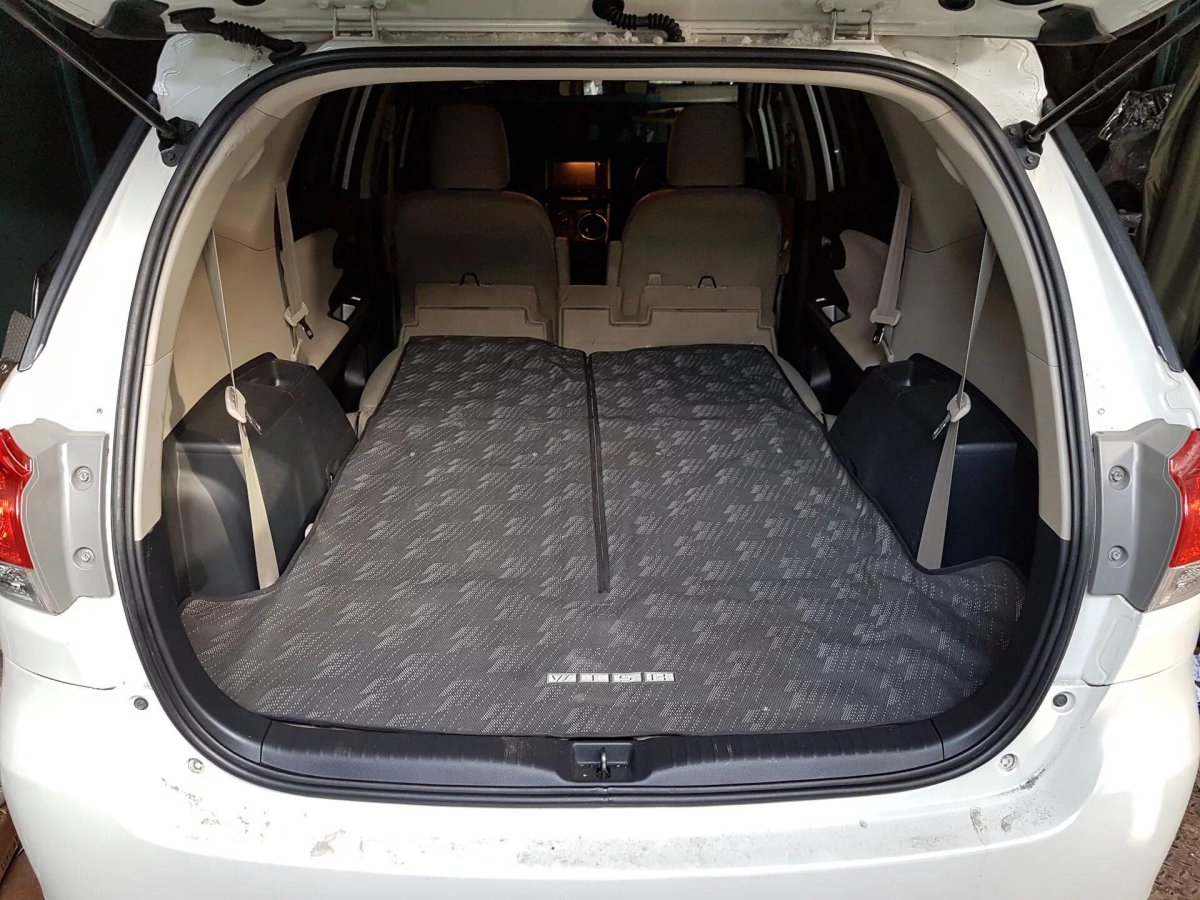 Toyota Wish 2005 багажник