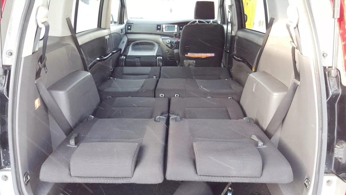 Тойота Исис салон трансформер