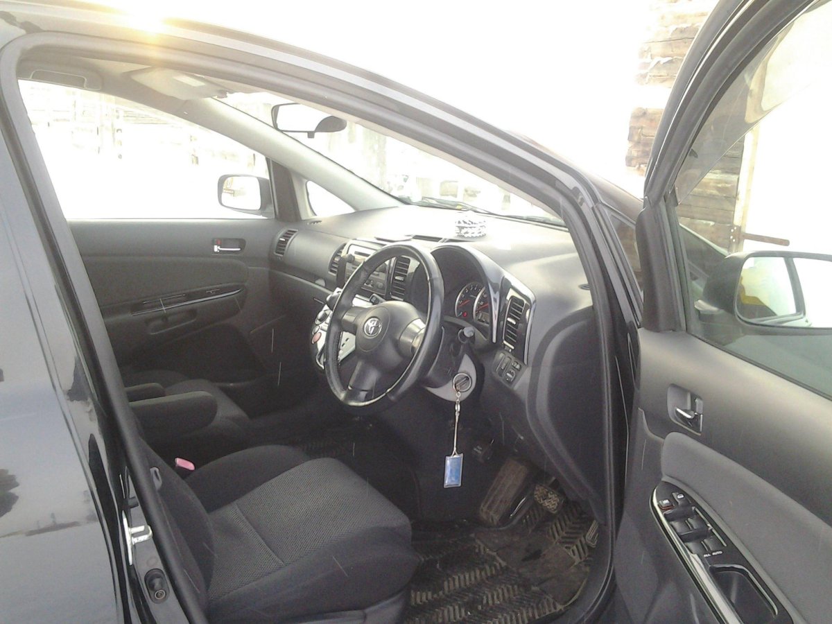 Тойота Виш 2004 салон