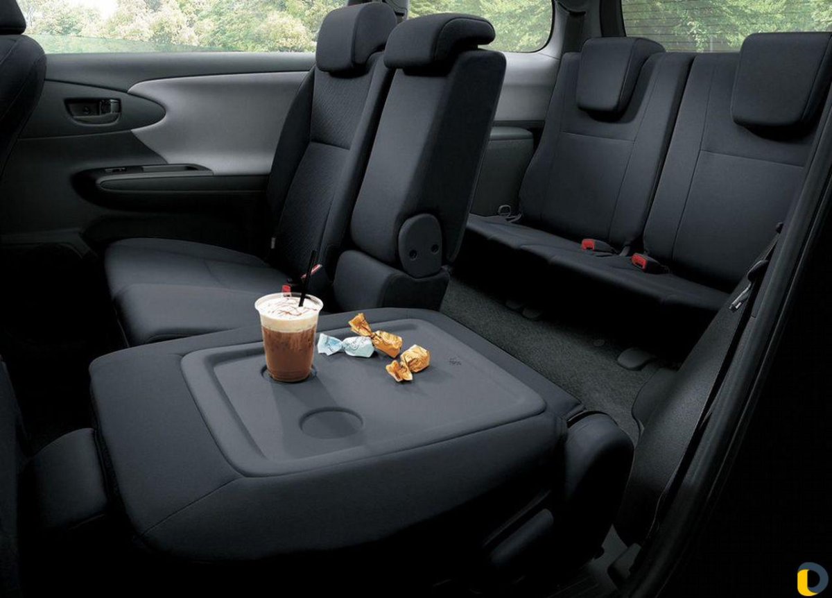 Toyota Wish 2009 салон