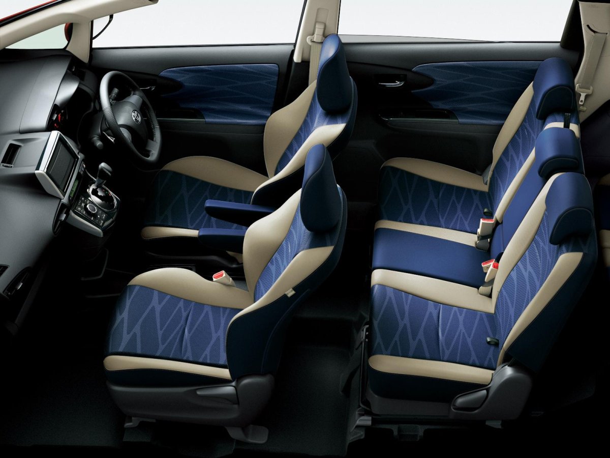 Toyota Wish 2015 салон