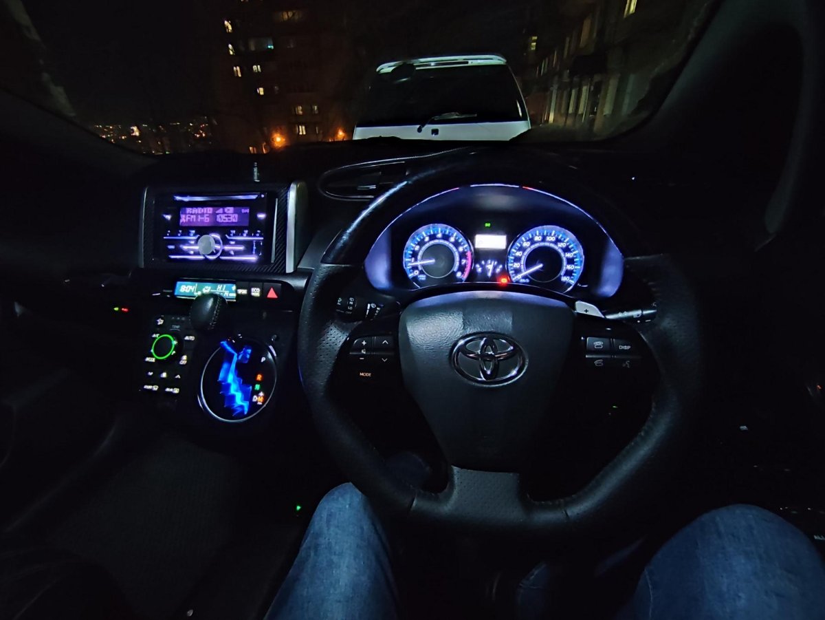 Toyota Wish панели приборов