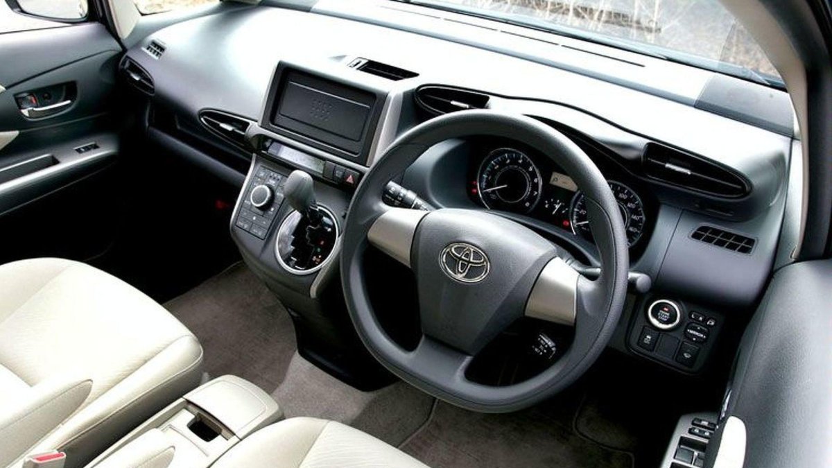 Toyota Wish 2009 салон