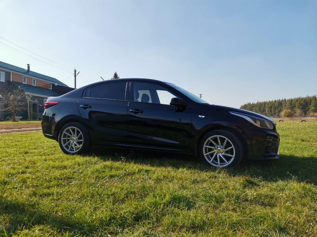 Kia Rio 4 черный r16