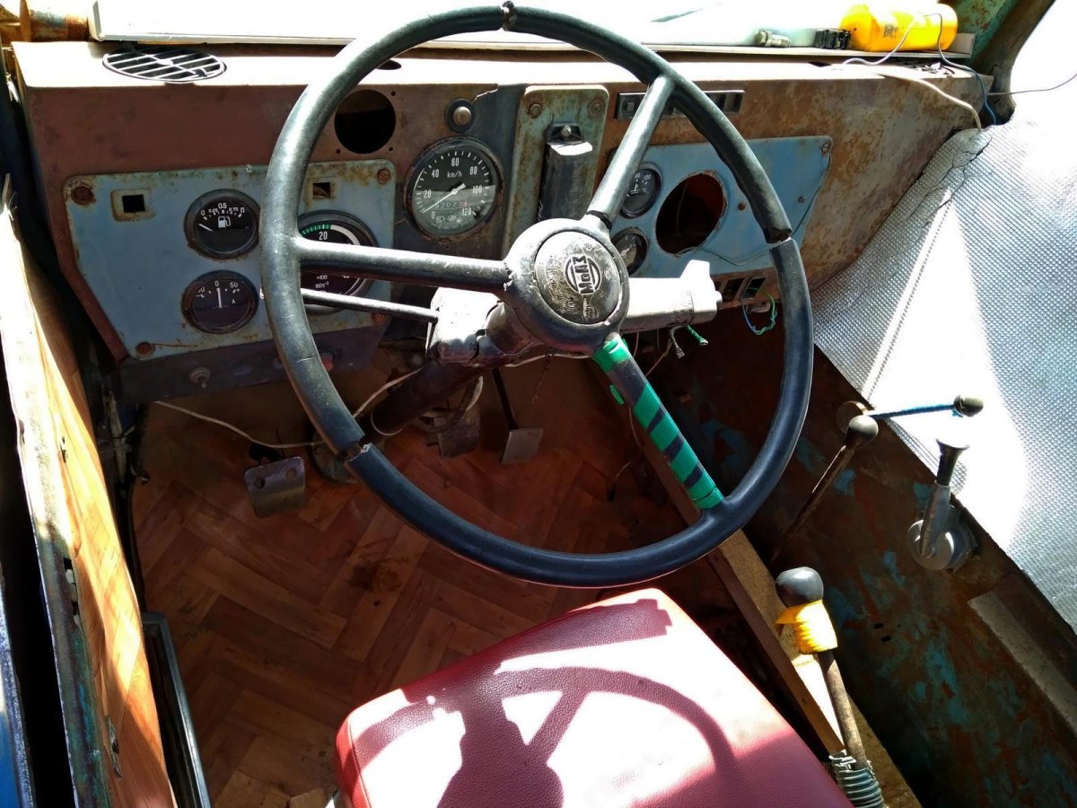 МОАЗ 7503 кабина