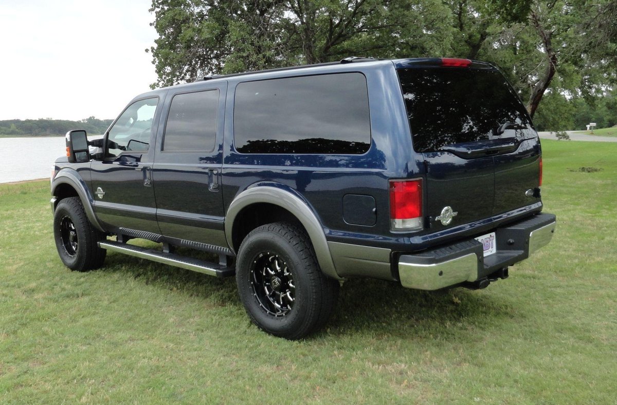 Форд Экскурсион 2015