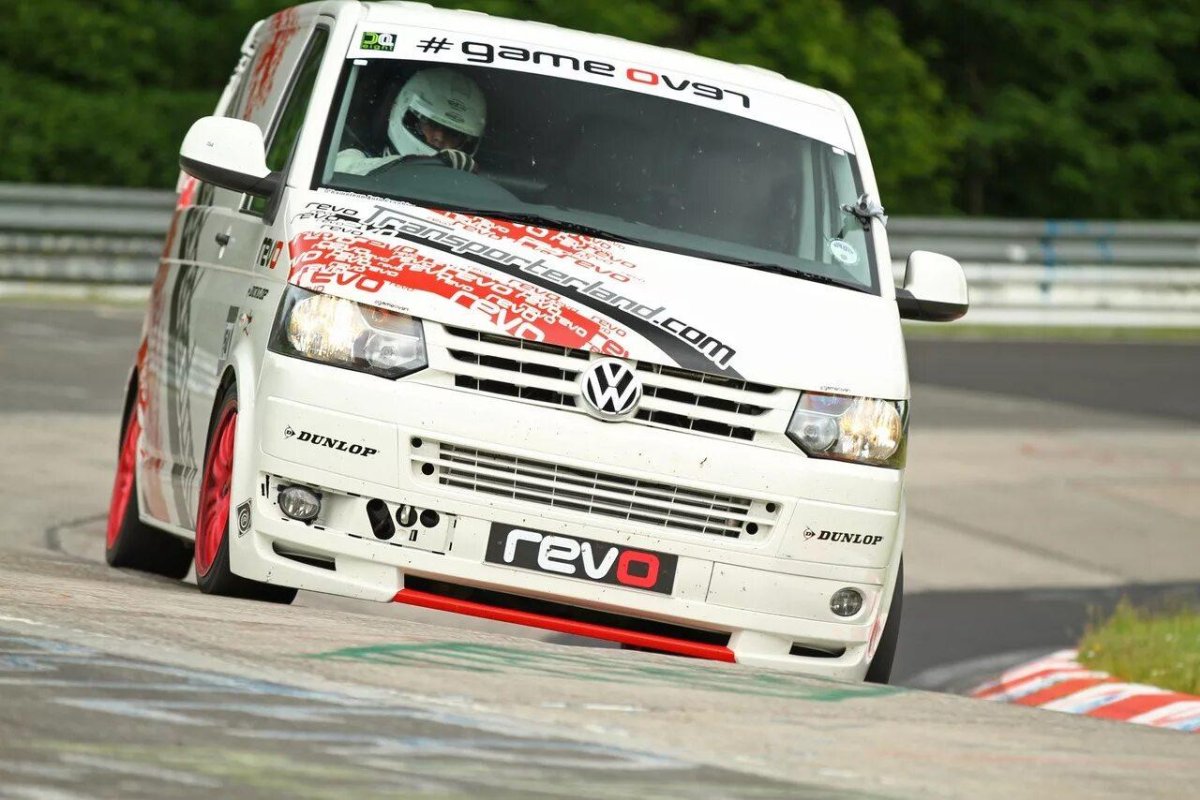 Гоночный Volkswagen Transporter