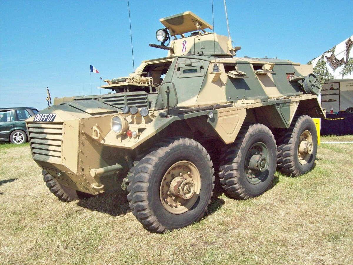 Alvis fv603 Saracen