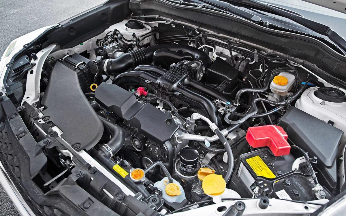 Subaru Forester 2012 под капотом