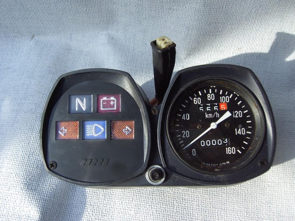 Панель приборов ИЖ Юпитер 5