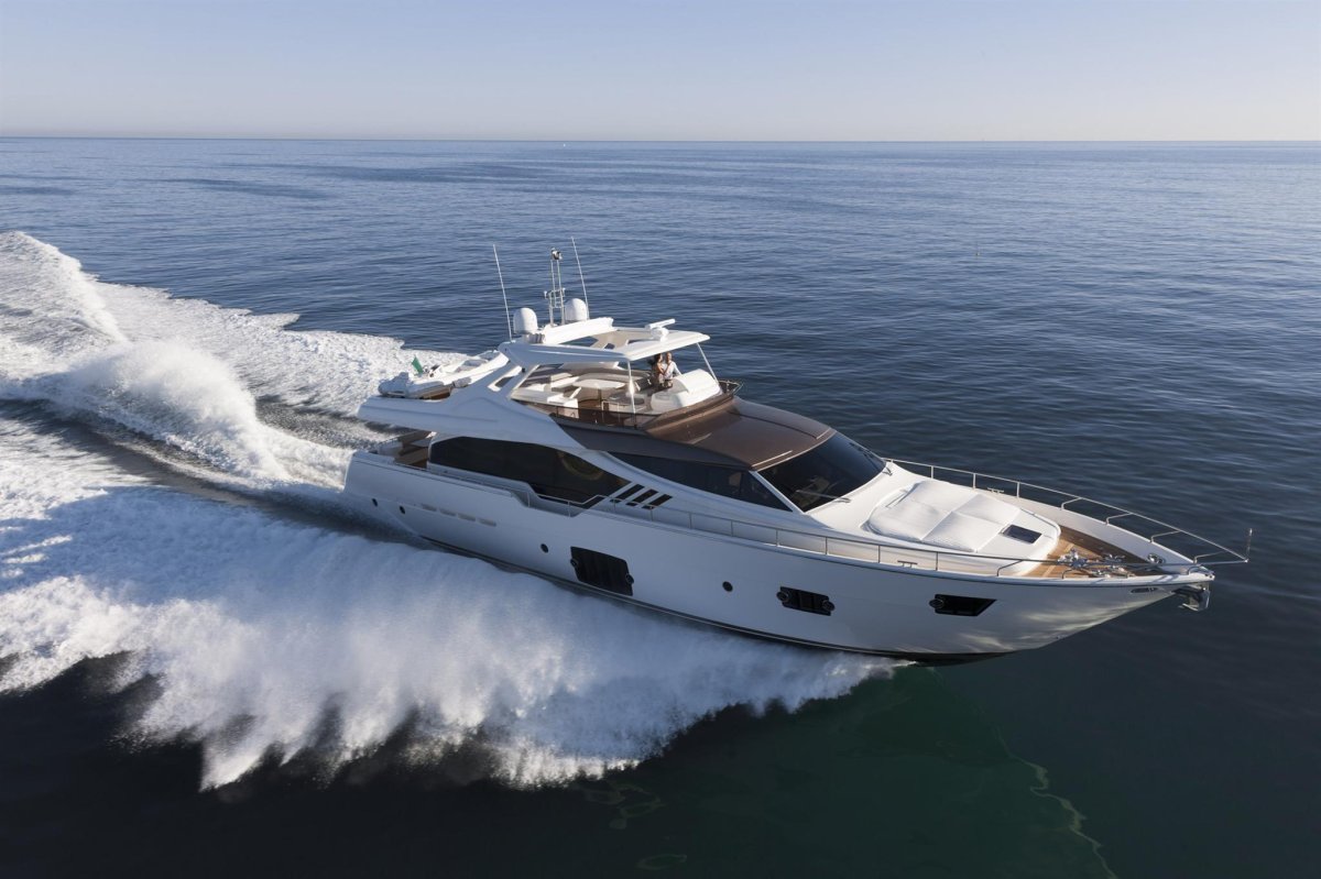 Яхта Ferretti