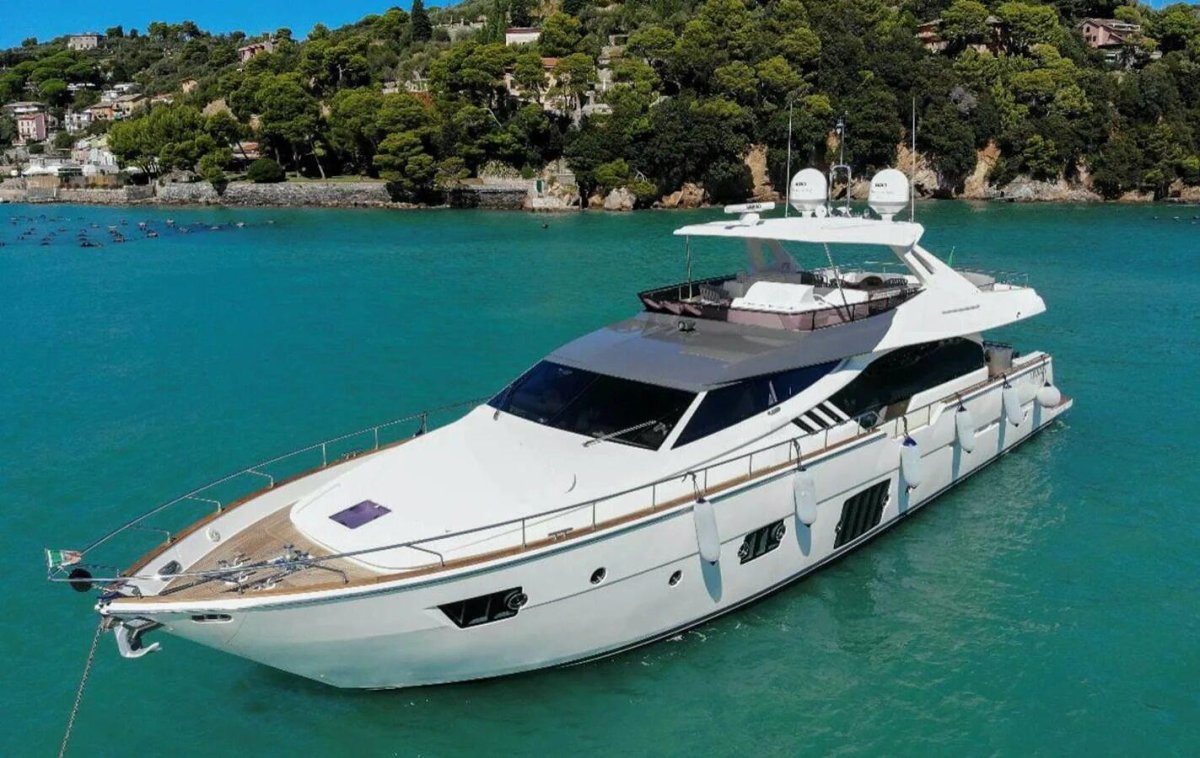 Моторная яхта Ferretti