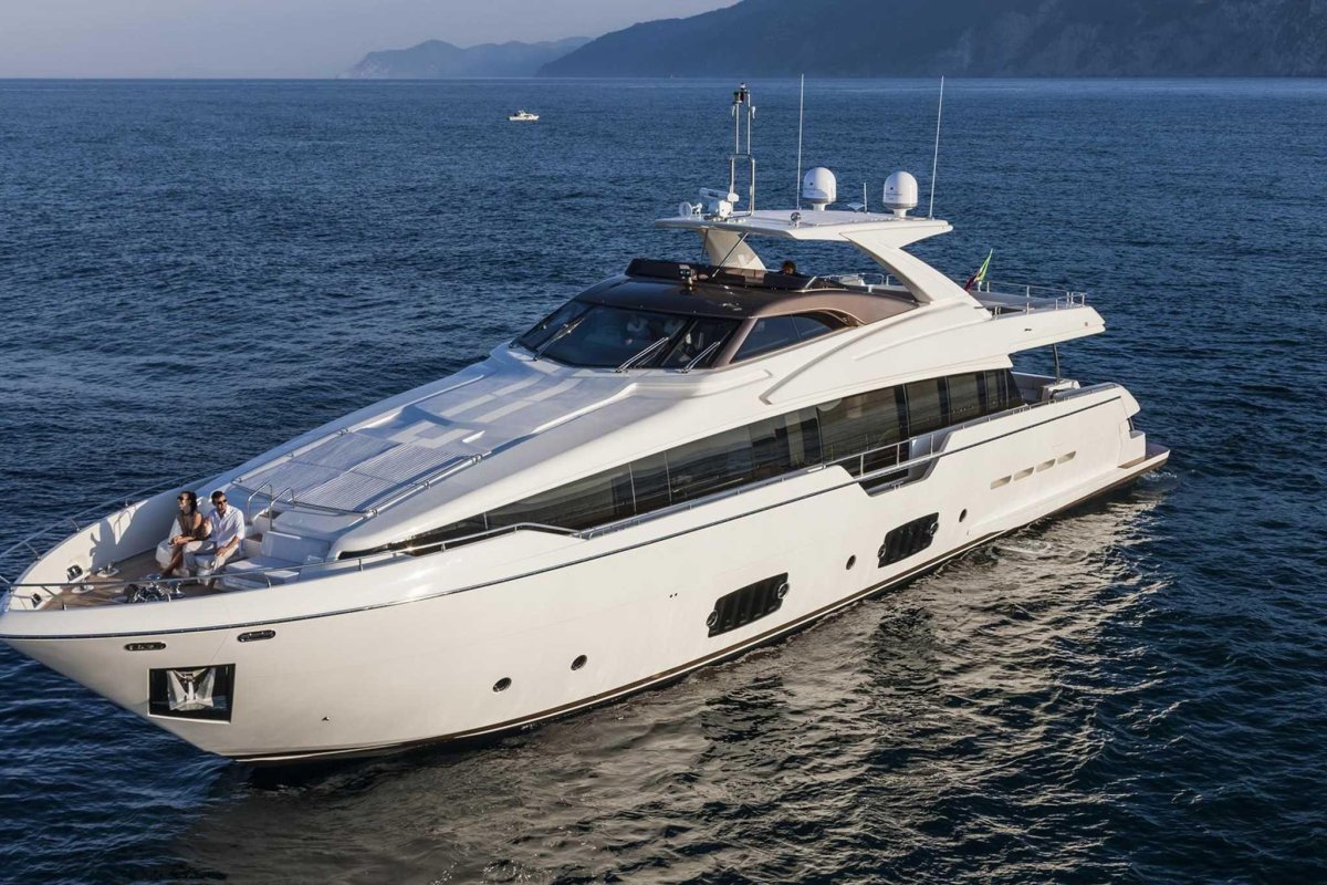 Яхта Ferretti