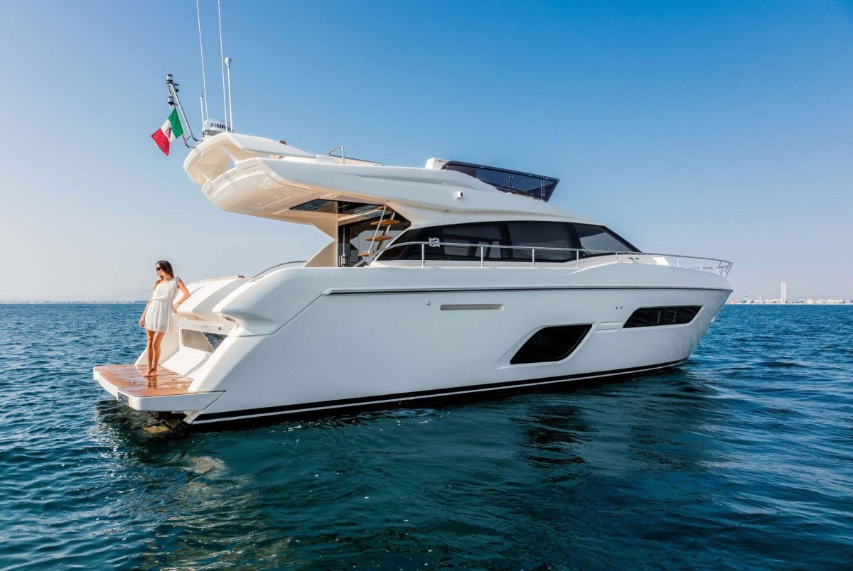 Ferretti 550
