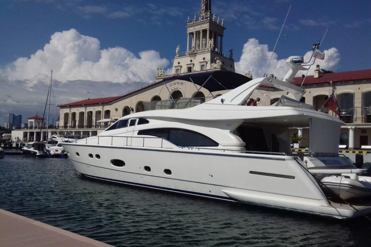 Яхта Ferretti