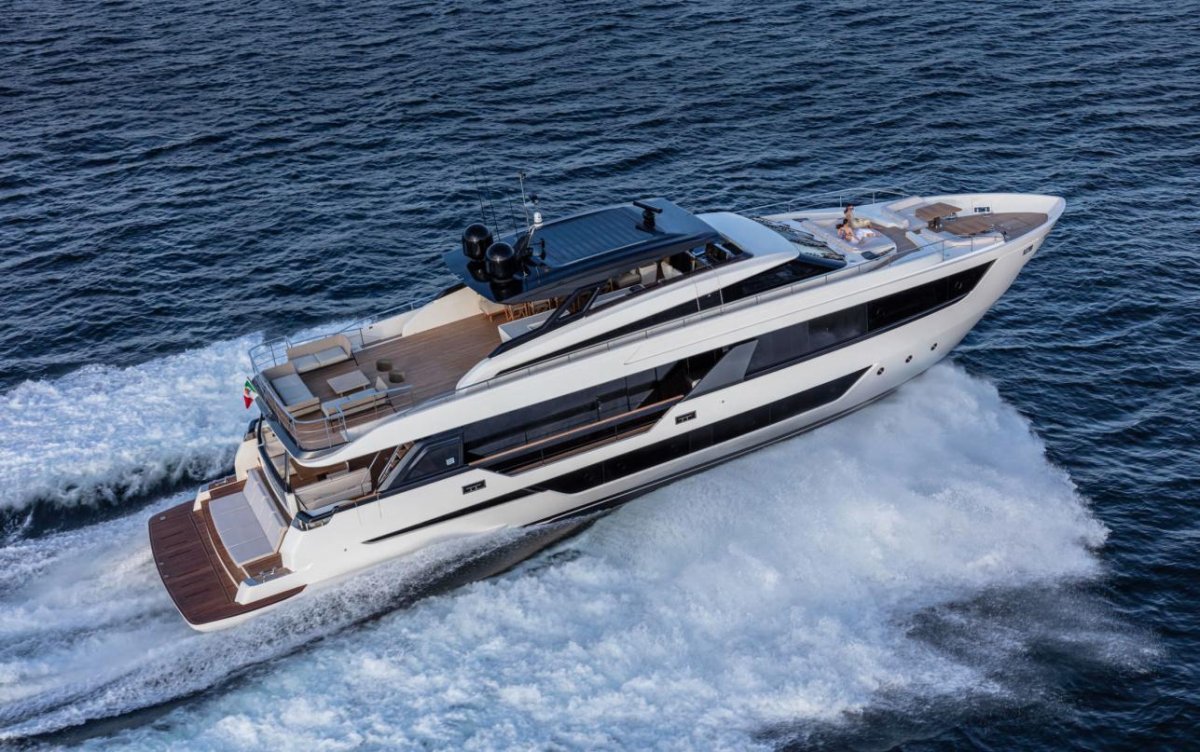Ferretti 1000
