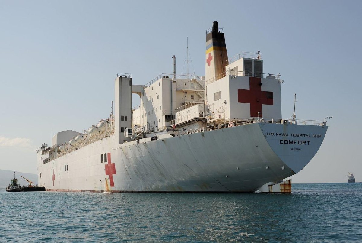 Корабль USNS Comfort