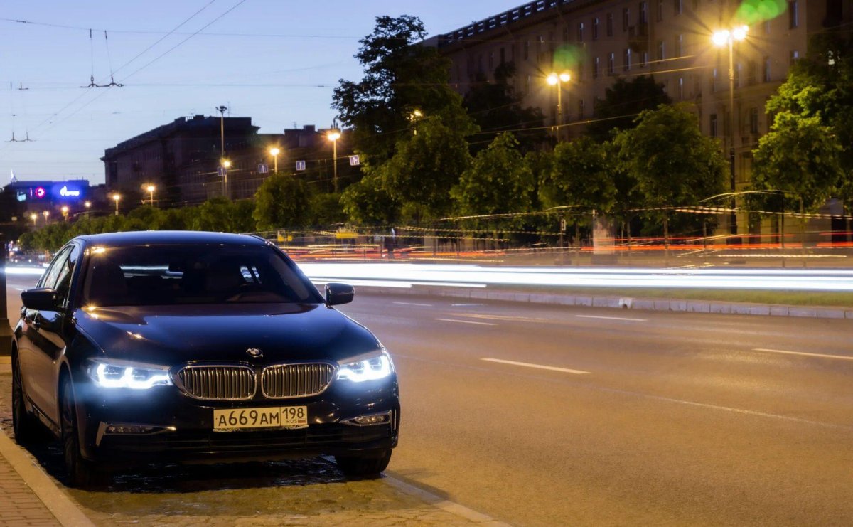 БМВ м5 ночью