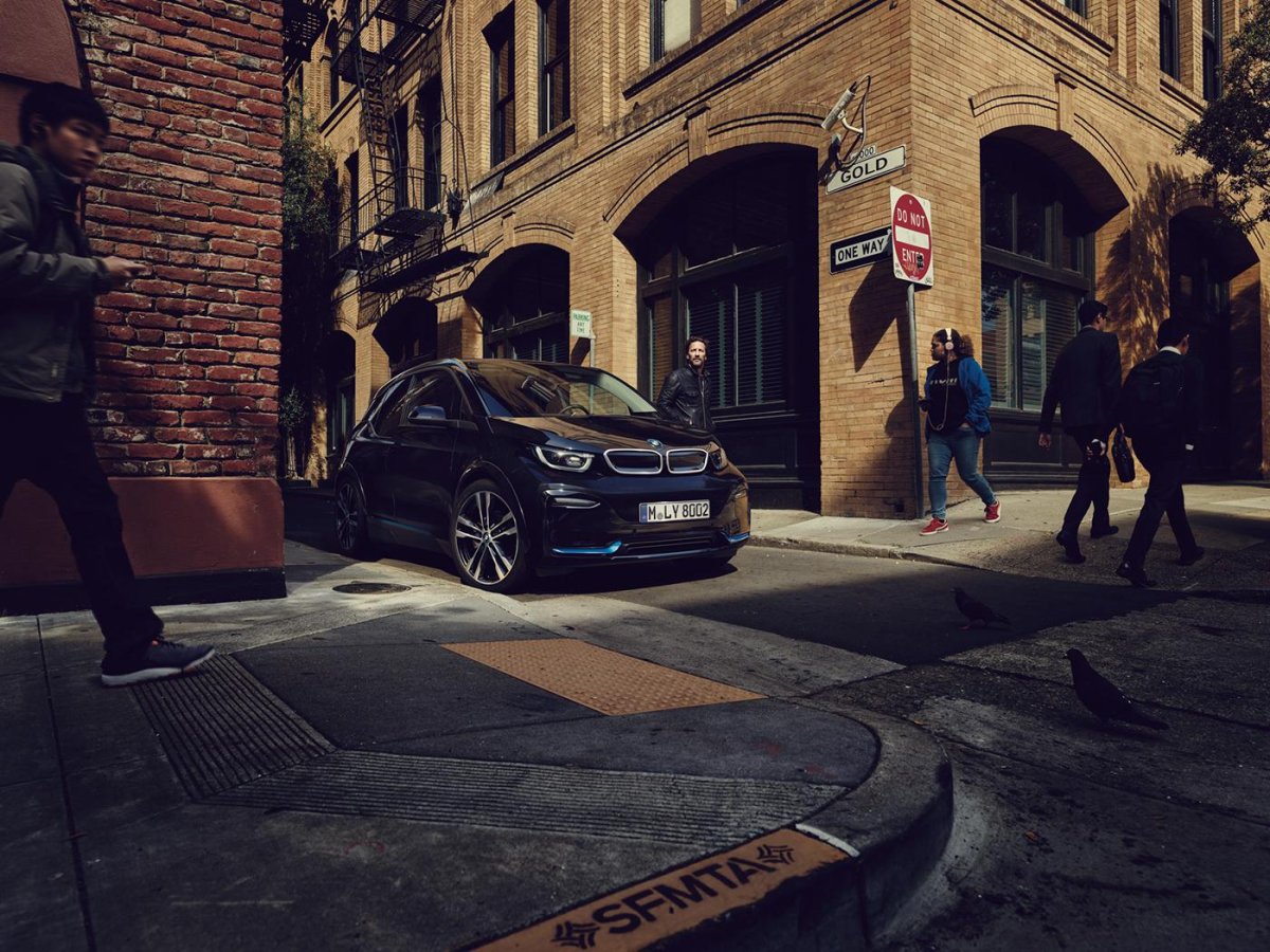 БМВ фото на улице