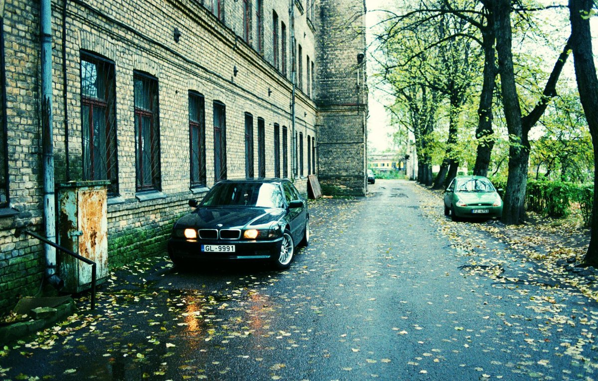 BMW e38 город улица