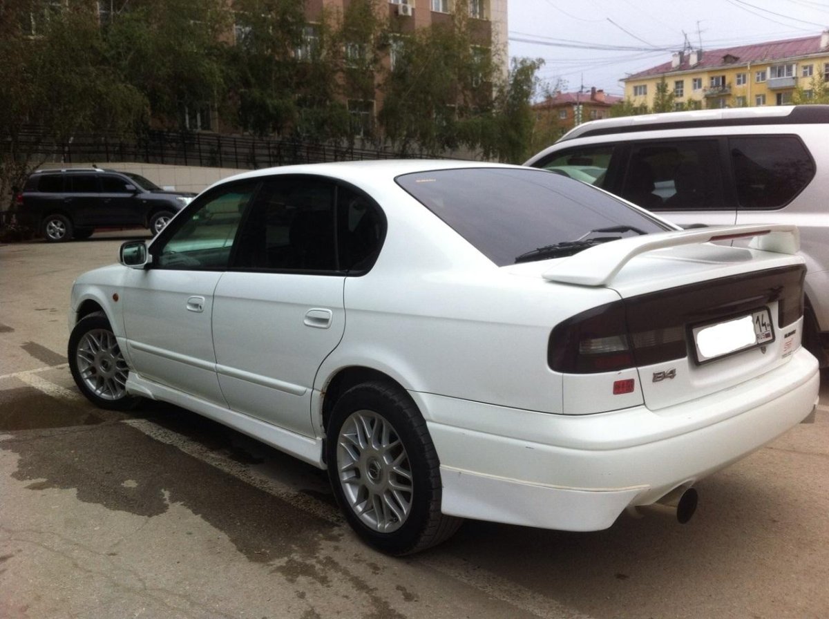 Субару б4 белый
