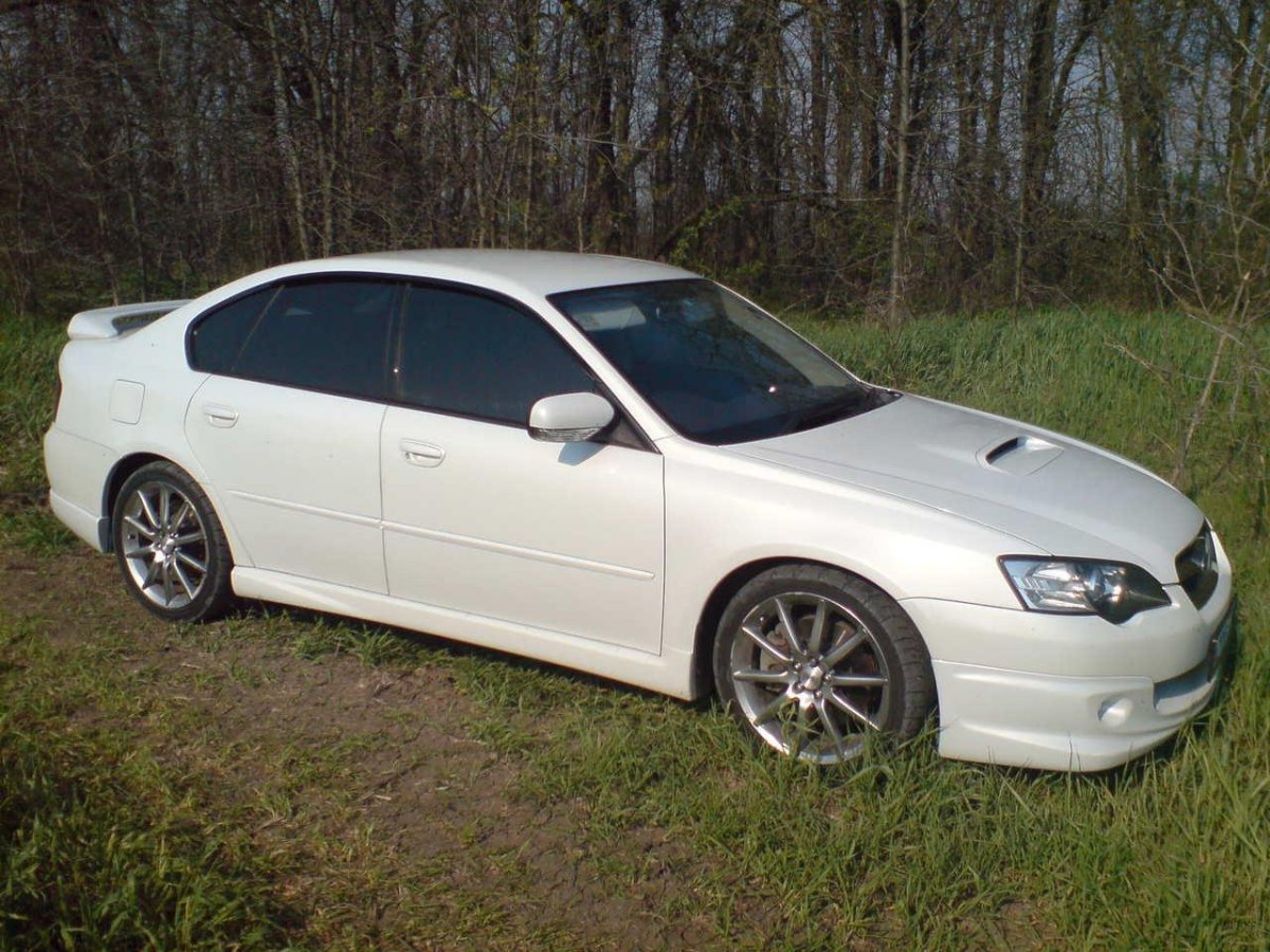 Subaru Legacy b4 белый