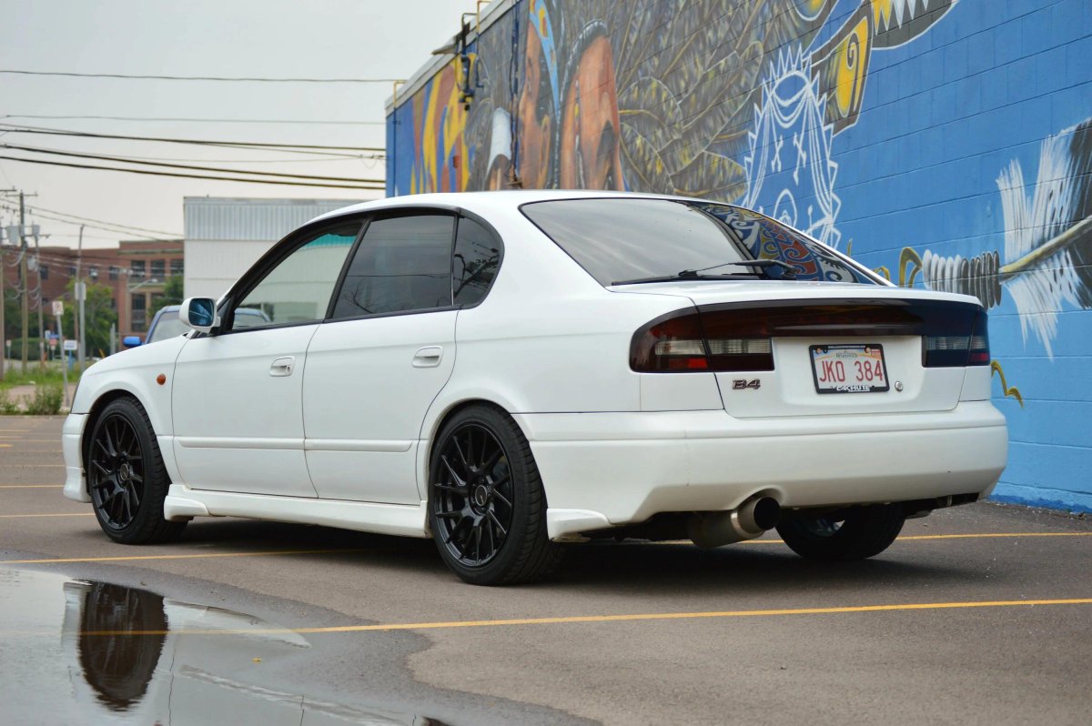 Subaru Legacy b4 белый