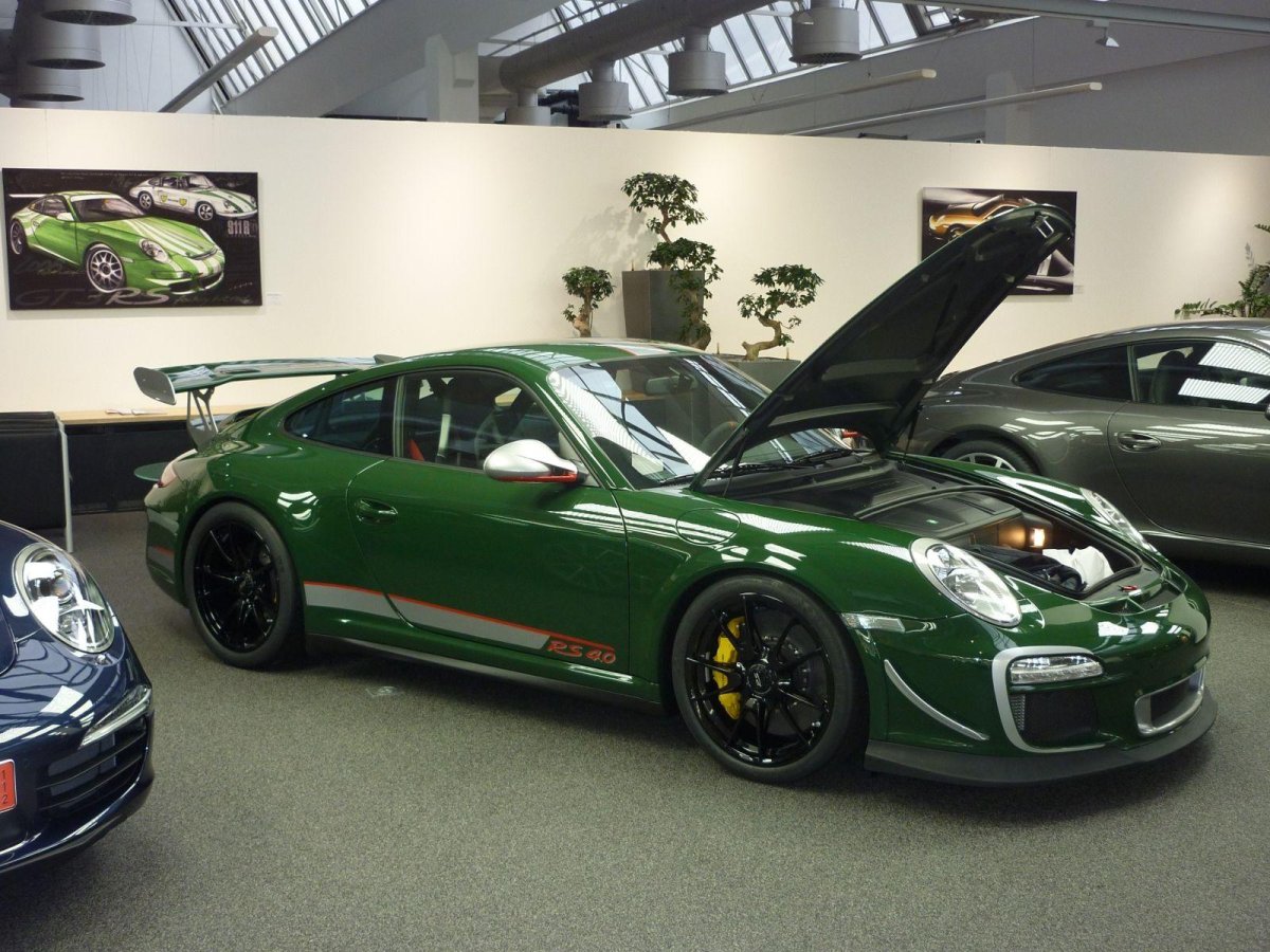 Порше 911 хаки