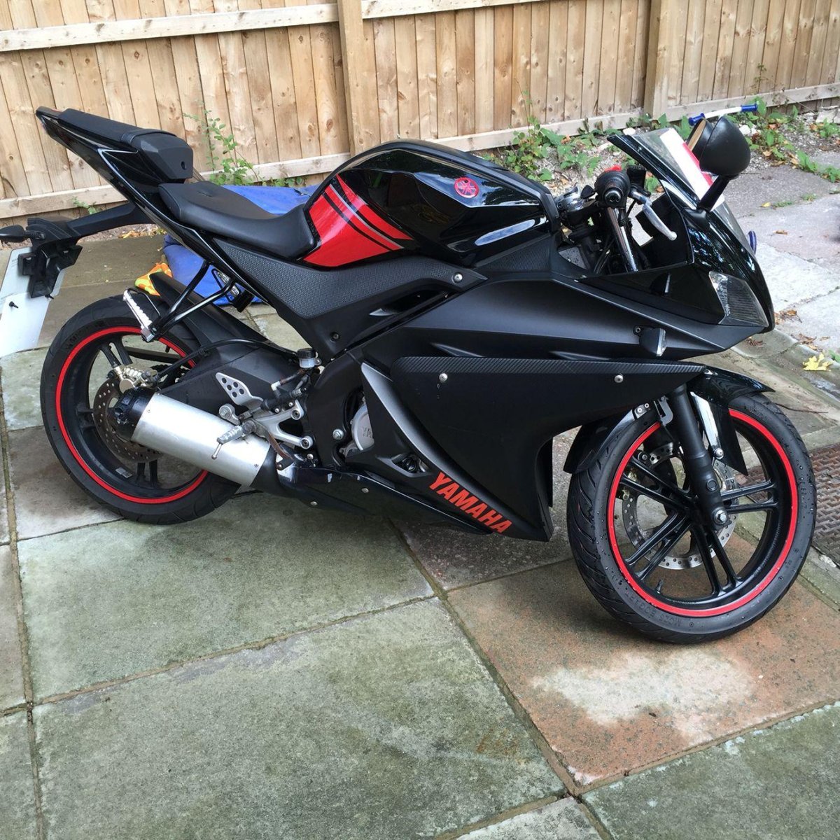 Yamaha YZF-r125 2015