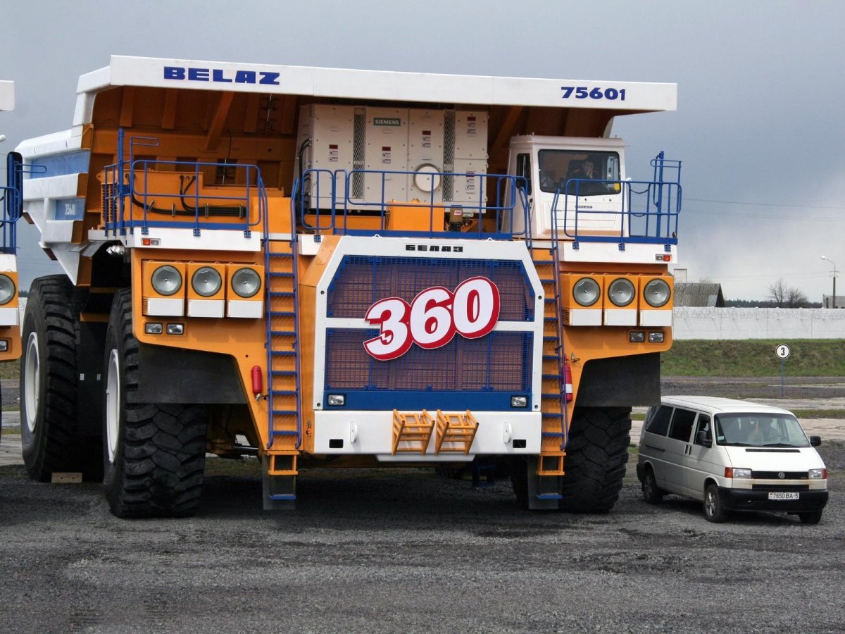 Карьерный самосвал БЕЛАЗ-75710