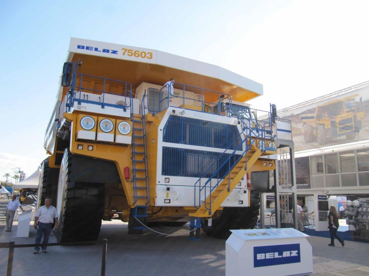 БЕЛАЗ-75600 самосвал