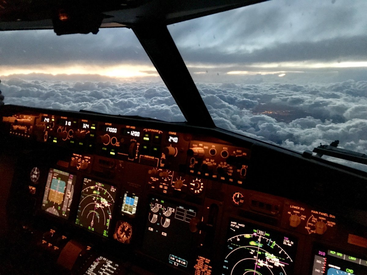 Кабина пилота Боинг 737