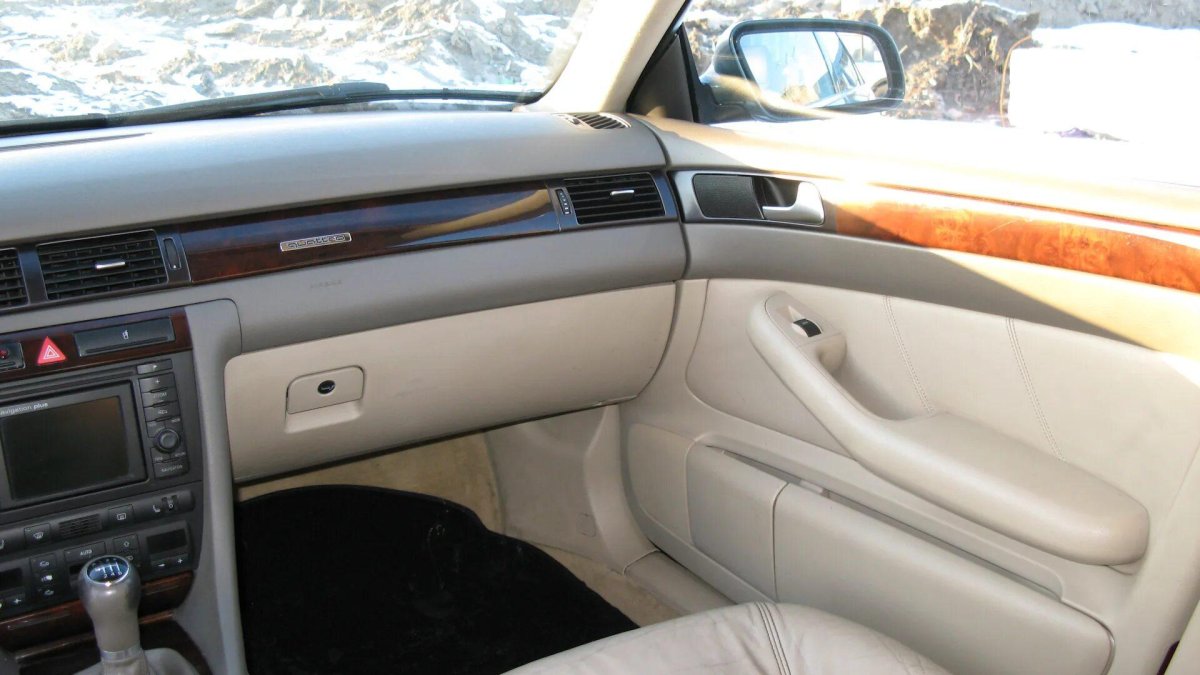 Ауди а6 с6 светлый салон