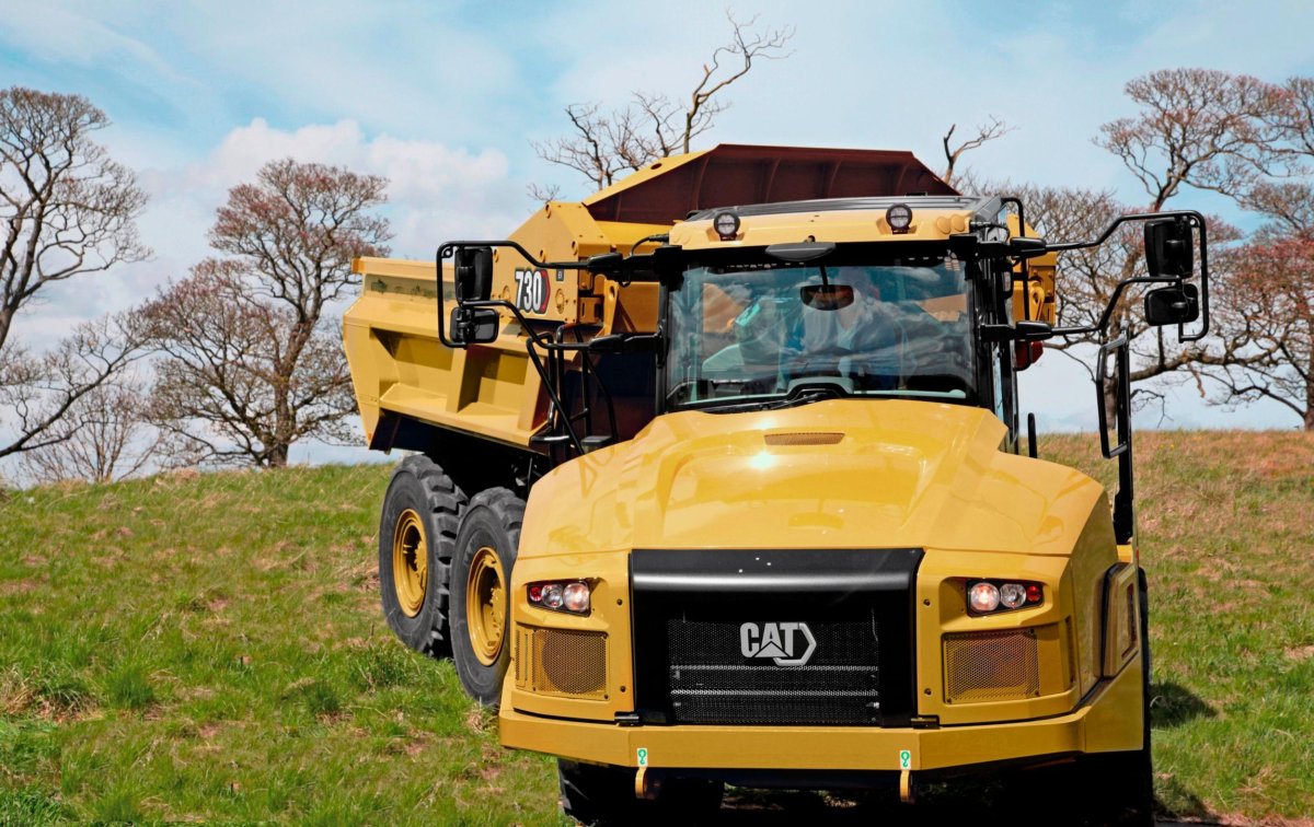 Самосвал Caterpillar 730