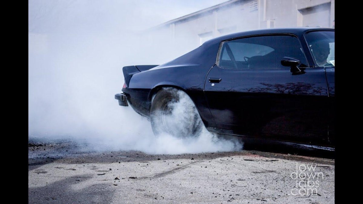 Додж Чарджер бернаут