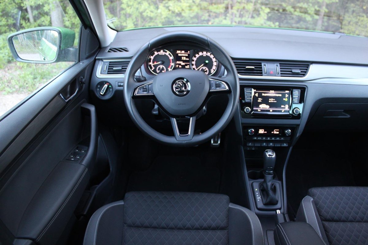 Шкода Рапид салон