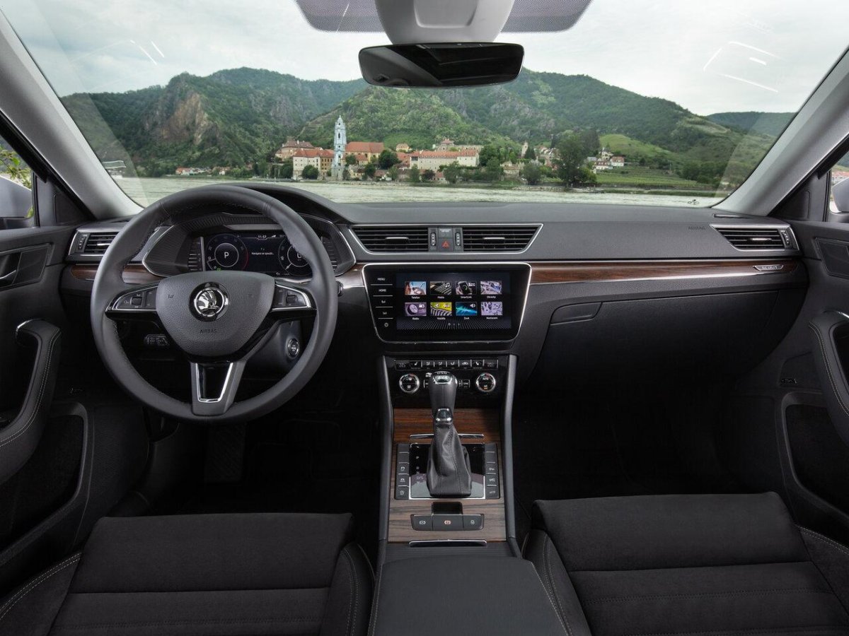 Шкода Суперб 2021 салон