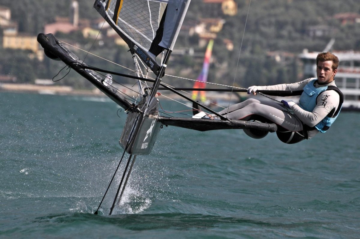 Швертбот Moth