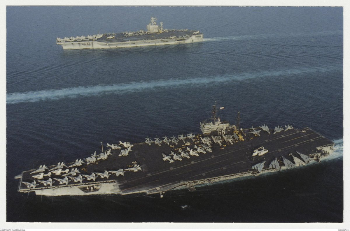 Персидский залив авианосец