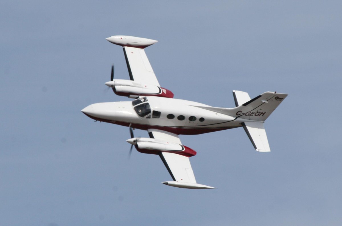 Самолеты двухмоторные Сессна 421