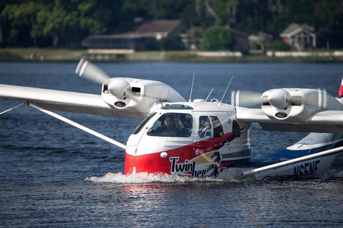 Двухмоторный высокоплан