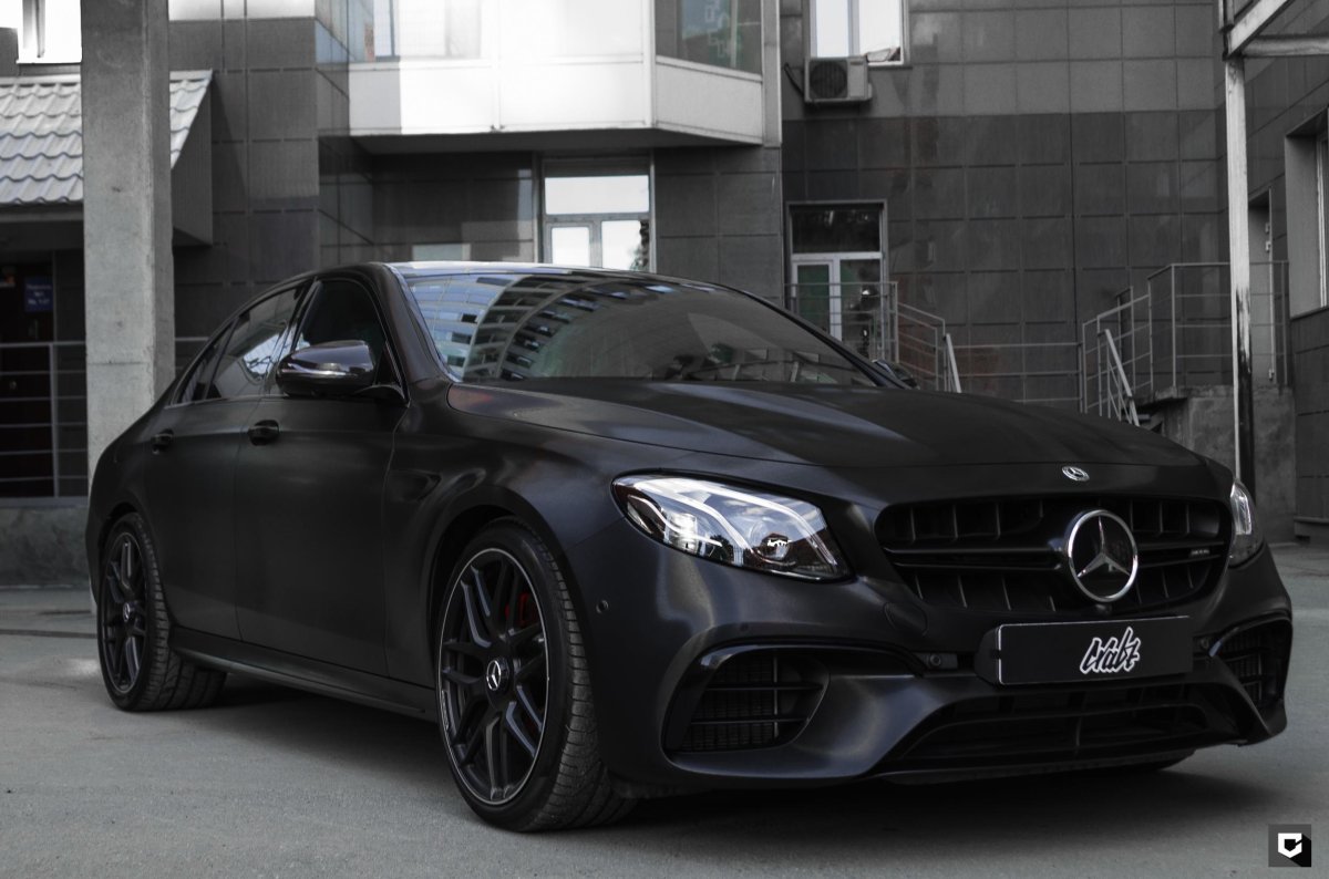 Мерседес с 63 АМГ черный матовый