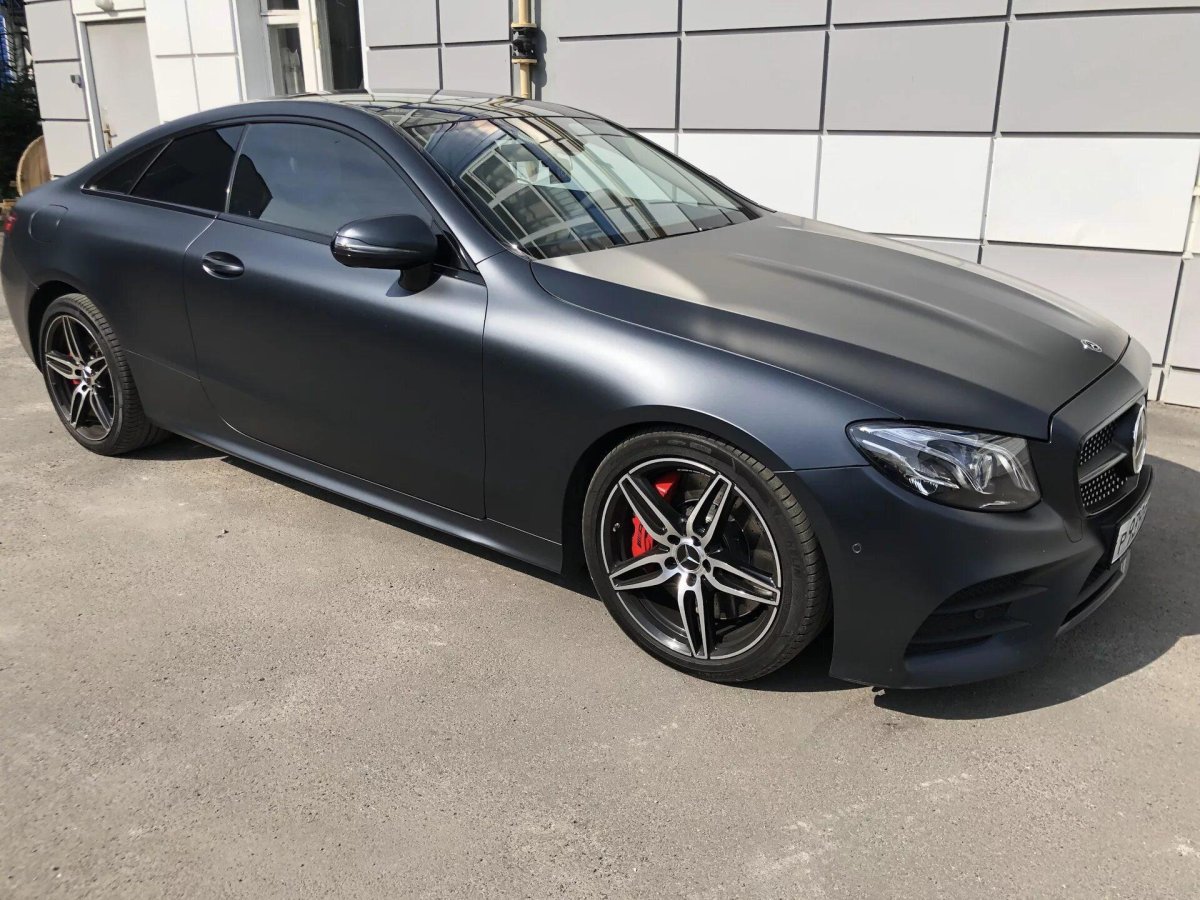 Мерседес е200 купе черный матовый