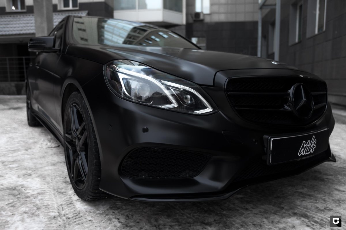 Мерседес с 63 АМГ черный